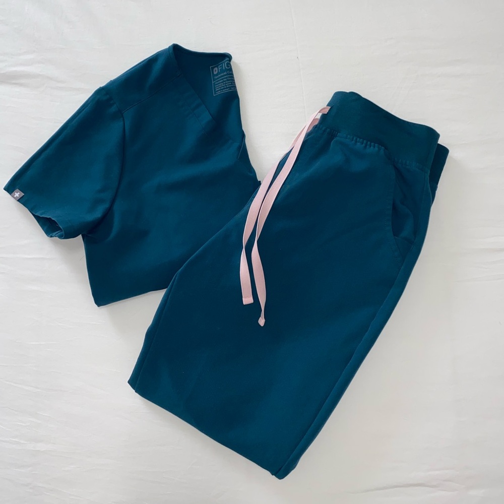 Figs Scrub Set
